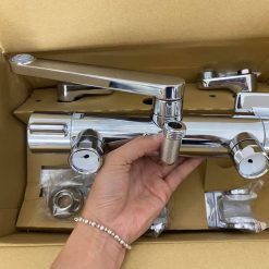 Sen Tắm Toto Tbv03404J Có Nút Bấm Điều Chỉnh Tia Nước
