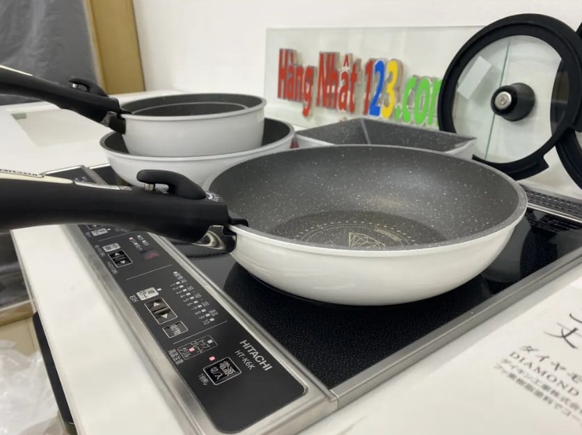 Bộ nồi IRIS OHYAMA KITCHEN CHEF 12 món có chống dính và 2 tay cầm rời