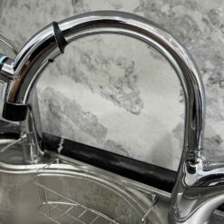 Vòi Rửa Bát Toto Tkn34Pbta Có Nút Tắt Mở Tại Đầu Vòi