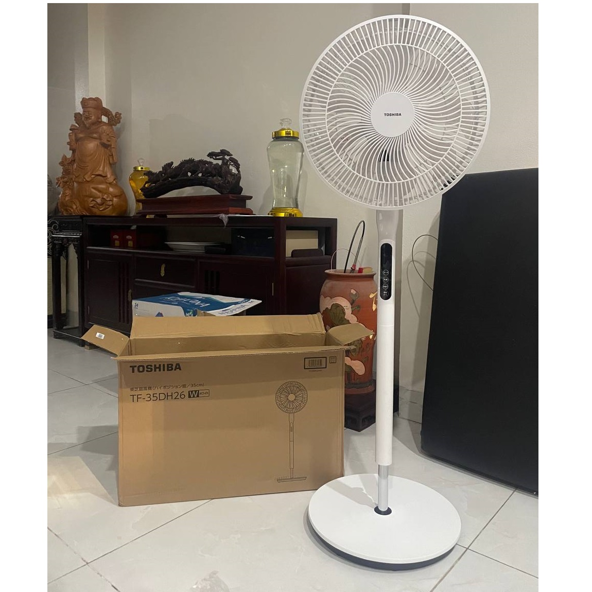 Quạt điện Toshiba TF-35DH26 động cơ DC và có 9 cánh