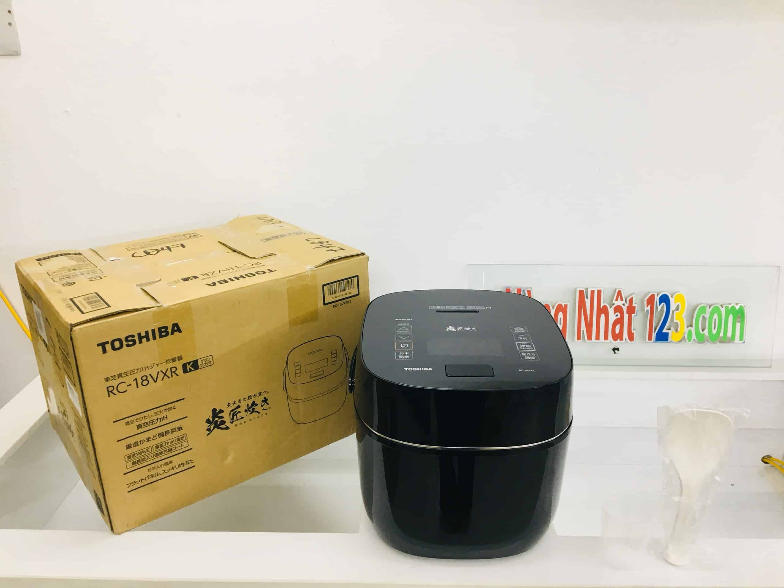 Nồi cơm điện Toshiba RC-18VXR có áp suất và hút chân không mẫu mới 2021