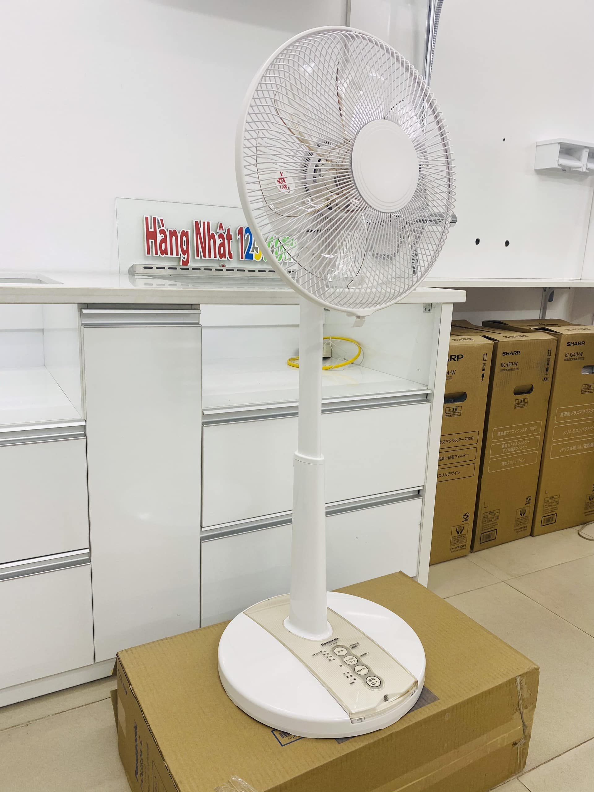 Quạt cây Panasonic F-CU324