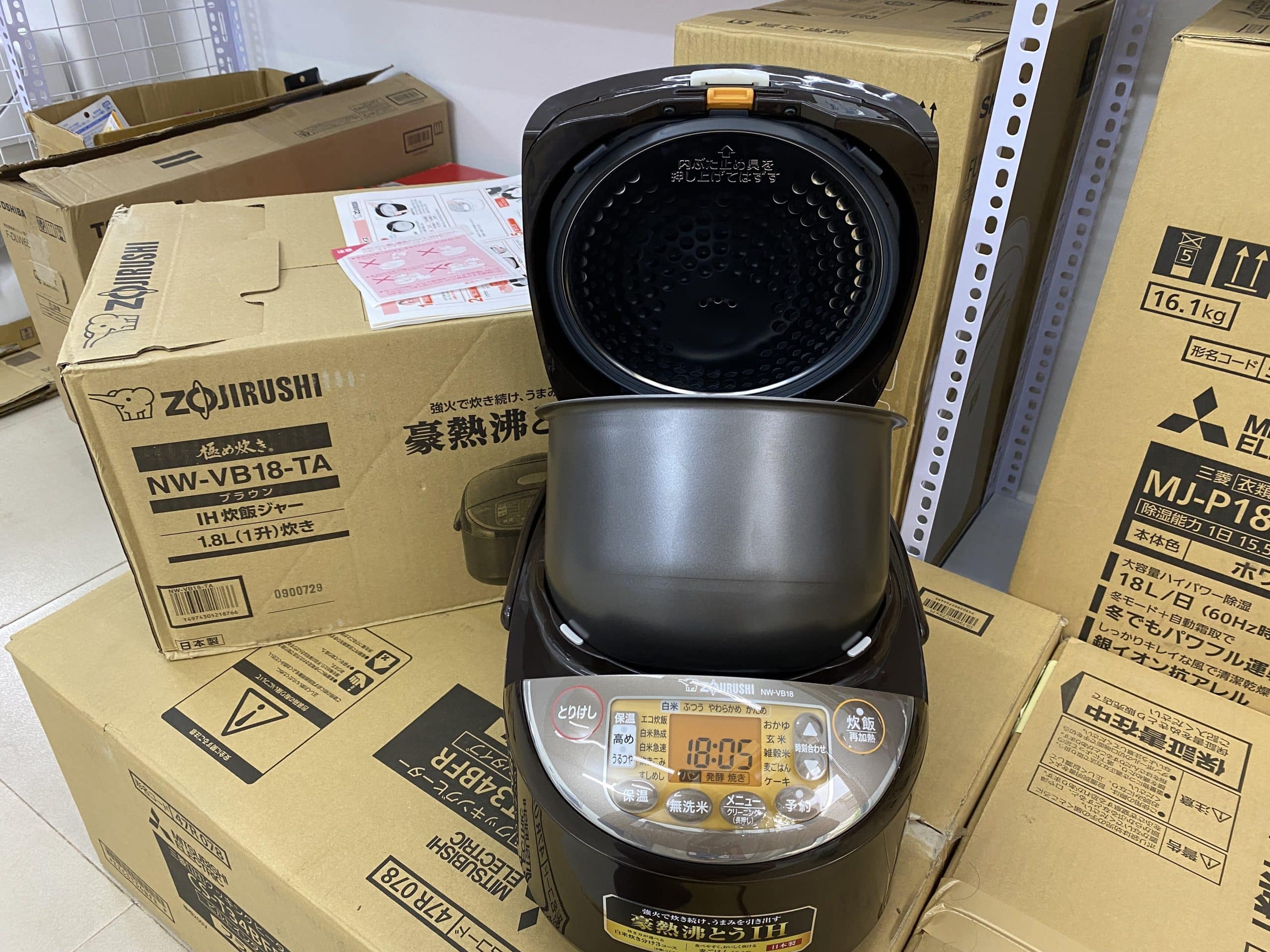 Nồi cơm điện Zojirushi NW-VB18-TA (màu nâu) chức năng cao tần IH