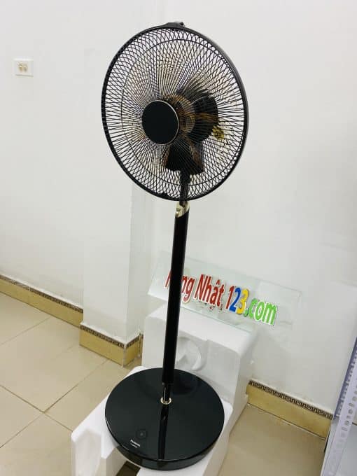 Quạt cây panasonic f-cwp3000 thân gỗ óc chó nội địa nhật