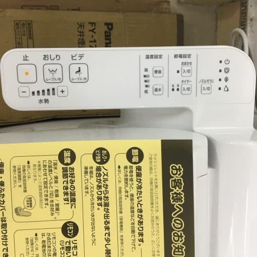 Nắp bệt thông minh toto tcf2212e với chức năng tự động rửa và điều chỉnh nhiệt độ