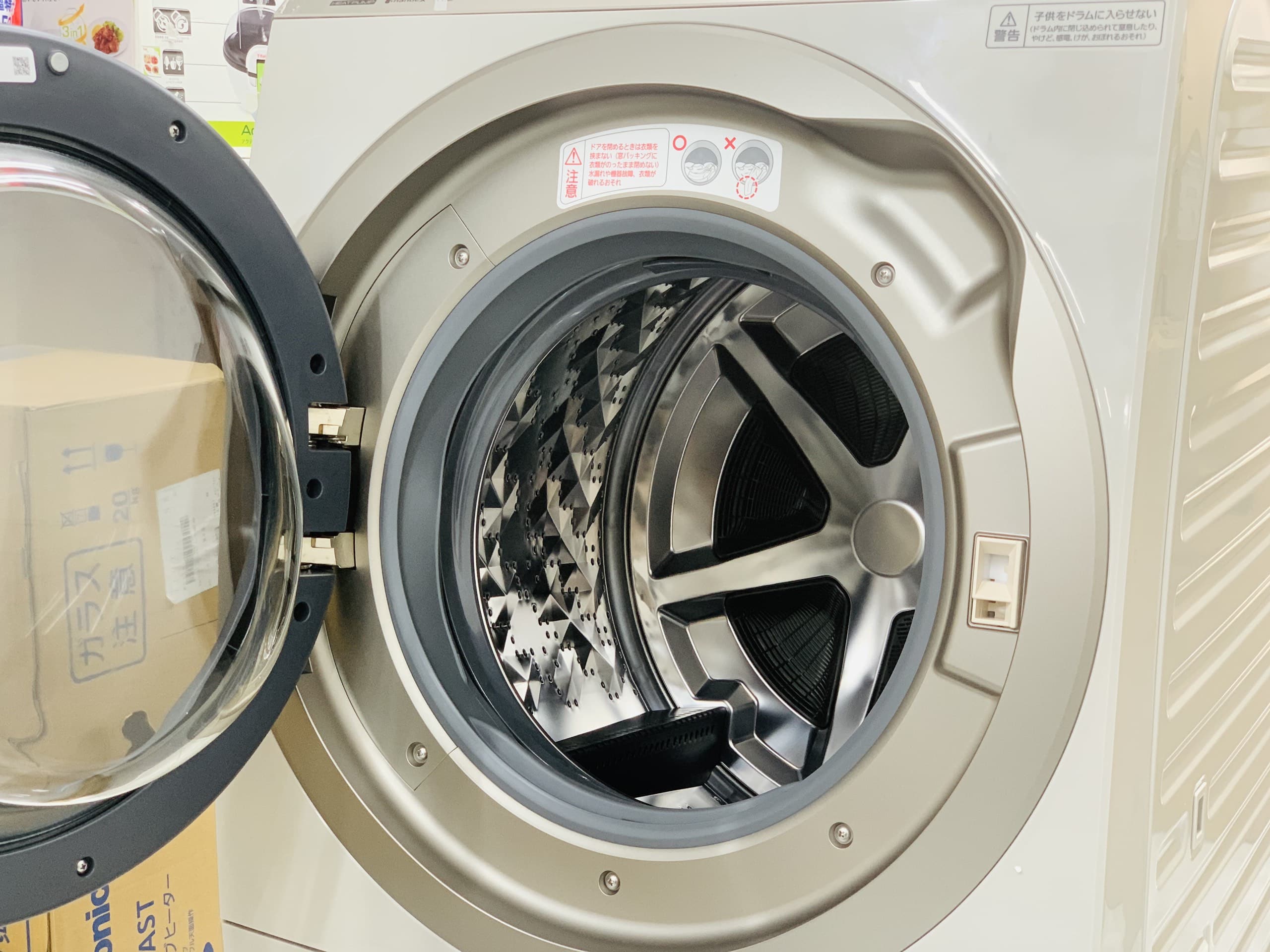 Máy giặt Panasonic NA-VX900AL giặt 11Kg, sấy 6Kg