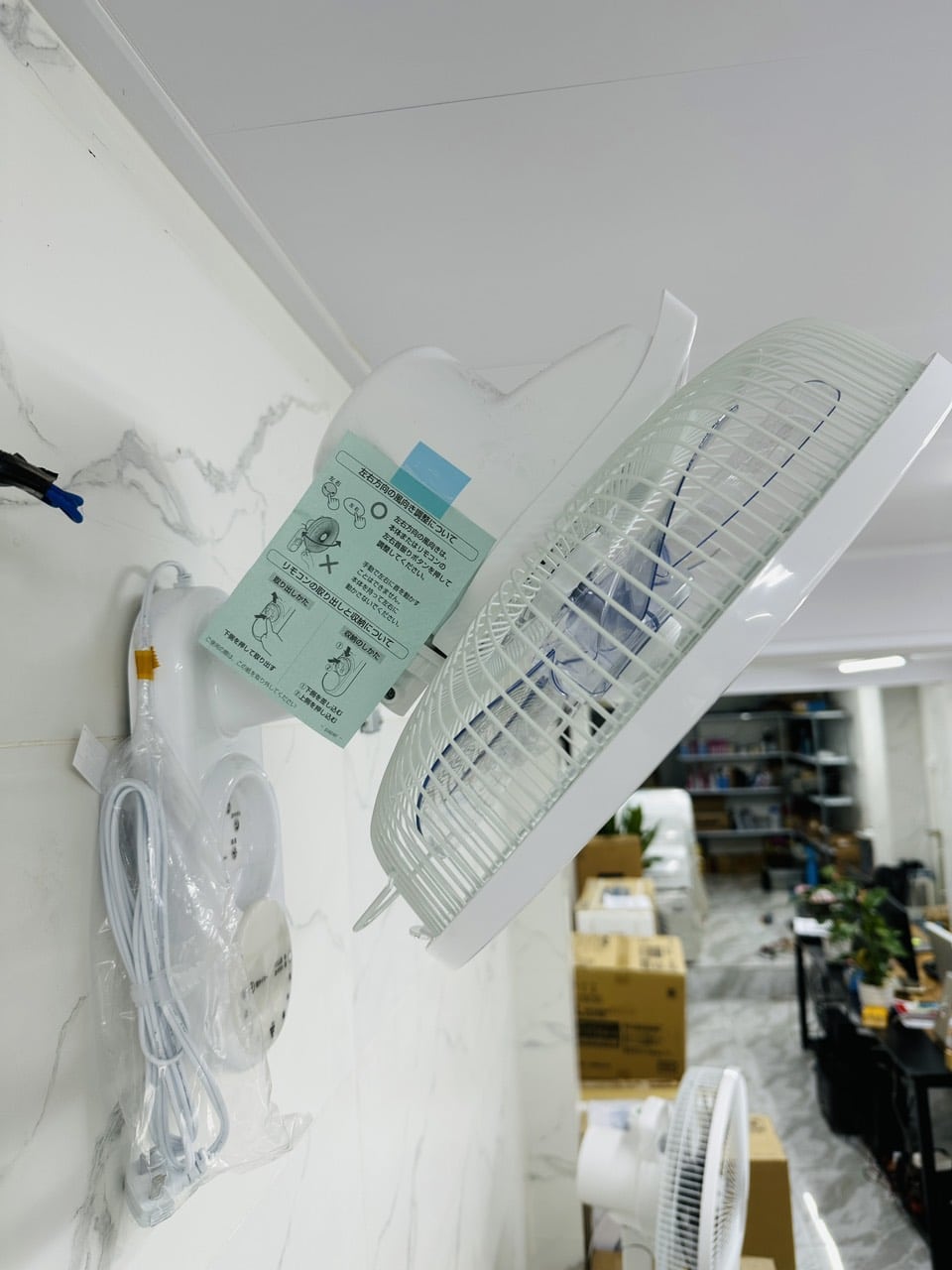 Quạt treo tường Sharp PJ-P3AK có Ion Plasma