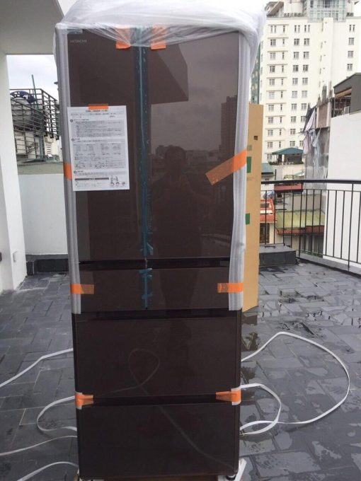 Tủ lạnh hitachi r-hw60k thiết kế 6 cánh cửa với mặt gương pha lê