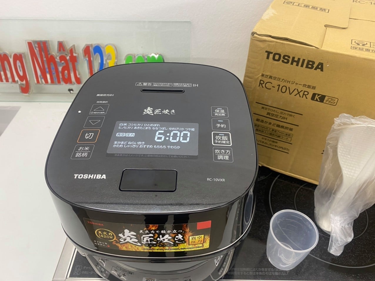Nồi cơm điện Toshiba RC-10VXR có áp suất và hút chân không dung tích 1L