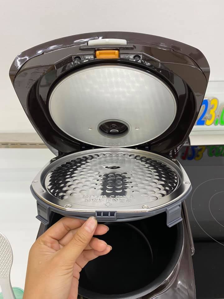 Nồi cơm điện Zojirushi NW-VH18-TA (màu nâu) chức năng cao tần IH