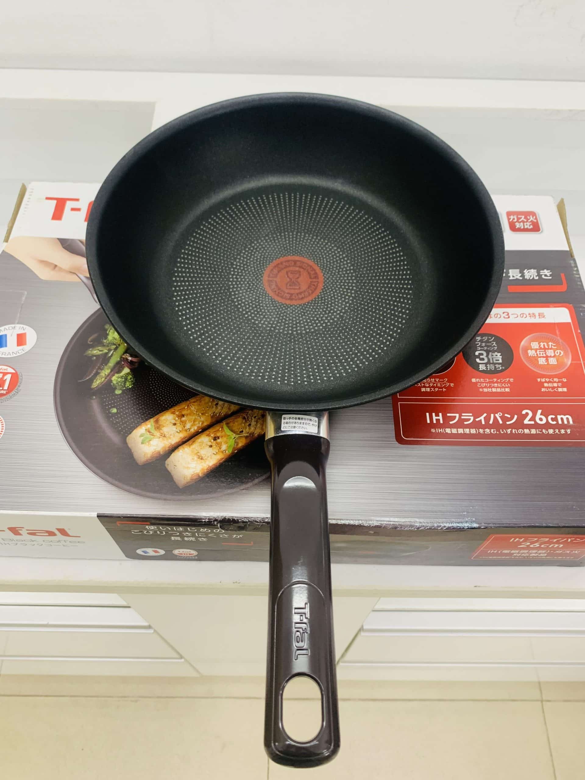 Chảo chiên T-Fal G22705 loại 26CM với lớp phủ Titanium