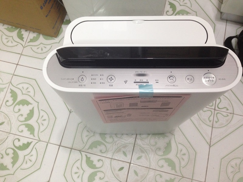 Máy lọc không khí SHARP kiêm bù ẩm tạo ion plasma khử mùi diệt khuẩn KC-E40-W