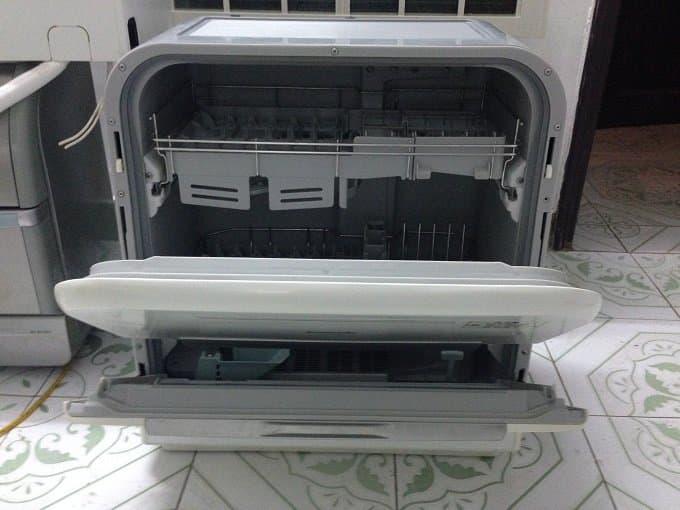 Máy rửa bát Panasonic NP-TM1 rửa 6 bộ bát đĩa, inverter rửa bằng nước nóng