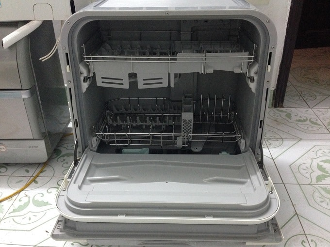 Máy rửa bát Panasonic NP-TM1 rửa 6 bộ bát đĩa, inverter rửa bằng nước nóng