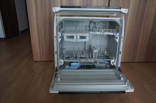 Máy rửa bát PANASONIC NP-TR6-W cho 6 người ăn, EcoNavi, rửa bằng nước nóng và có diệt khuẩn