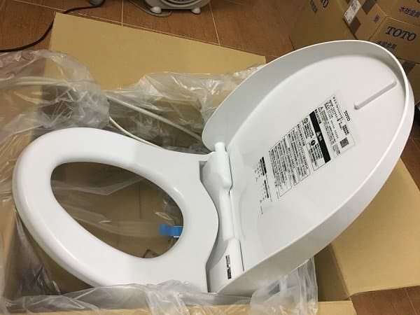 Nắp bệt bồn cầu TOTO TCF6521 với bảng điều khiển từ xa