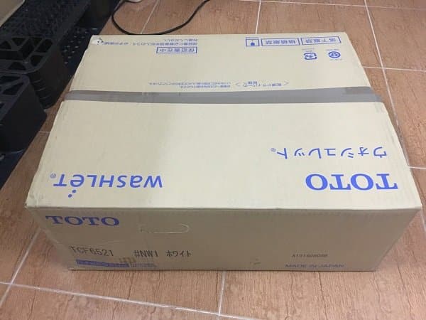 Nắp bệt bồn cầu TOTO TCF6521 với bảng điều khiển từ xa