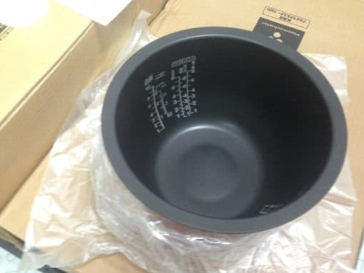 Nồi cơm điện toshiba rc-18vrj-r (đỏ) loại 1. 8l hút chân không ruột dầy có chống dính