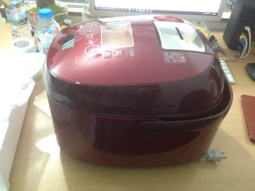 Nồi cơm điện toshiba rc-18vrj-r (đỏ) loại 1. 8l hút chân không ruột dầy có chống dính