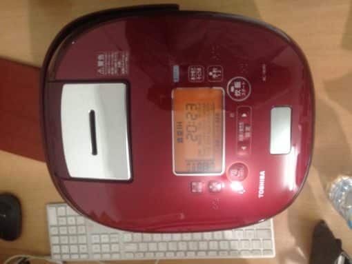 Nồi cơm điện toshiba rc-18vrj-r (đỏ) loại 1. 8l hút chân không ruột dầy có chống dính