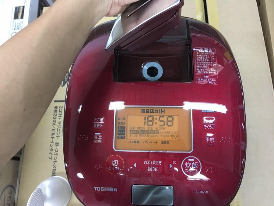Nồi cơm điện Toshiba RC-18VSK-R có áp suất và hút chân không