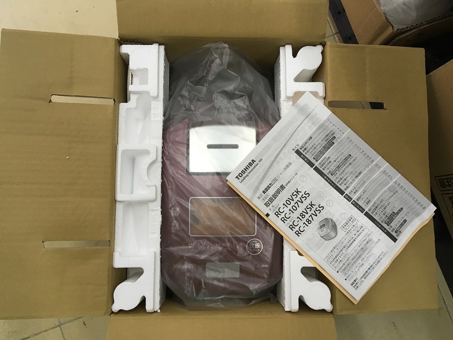 Nồi cơm điện Toshiba RC-18VSK-R có áp suất và hút chân không