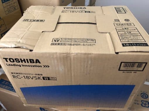 Nồi cơm điện toshiba rc-18vsk-w (màu trắng) có áp suất và hút chân không