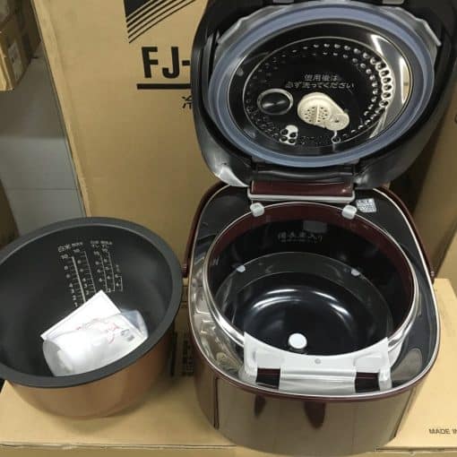 Nồi cơm điện toshiba rc-18vsl dung tích 1,8l có áp suất và hút chân không