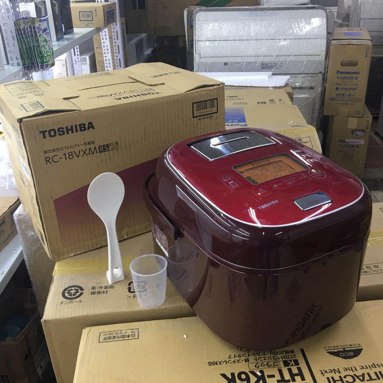 Nồi cơm điện Toshiba RC-18VXM-R (màu đỏ) cao tần IH áp suất và hút chân không