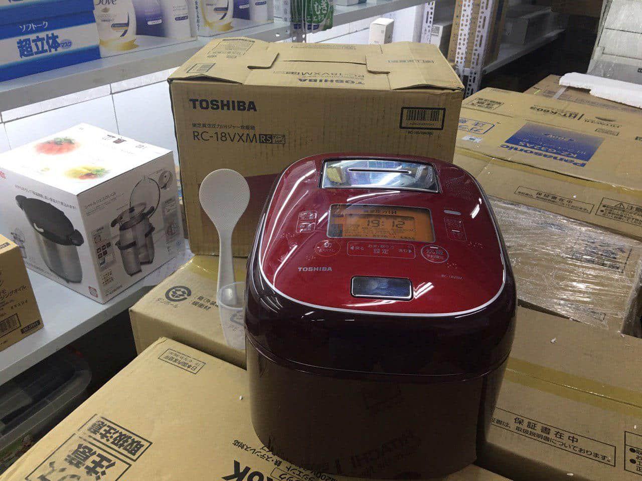 Nồi cơm điện Toshiba RC-18VXM-R (màu đỏ) cao tần IH áp suất và hút chân không