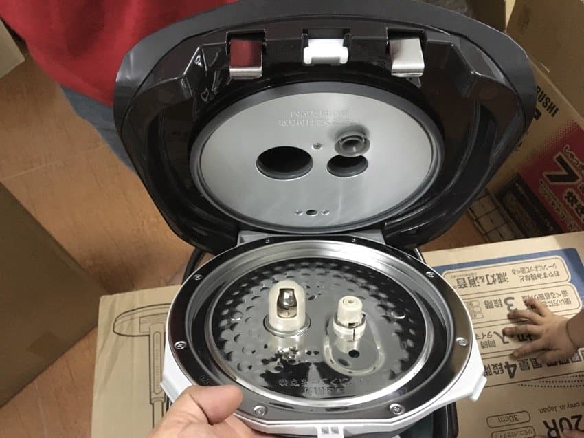 Nồi cơm điện ZOJIRUSHI NP-NY18-XJ với cao tần IH và áp suất
