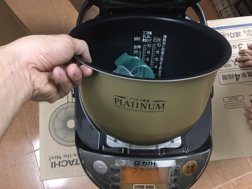 Nồi cơm điện ZOJIRUSHI NP-NY18-XJ với cao tần IH và áp suất
