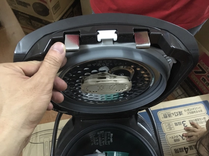 Nồi cơm điện ZOJIRUSHI NP-NY18-XJ với cao tần IH và áp suất