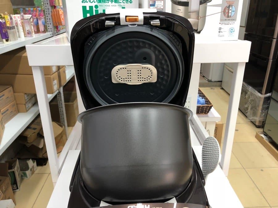 Nồi cơm điện Zojirushi NP-ZC18-TD cao tần IH và có áp suất
