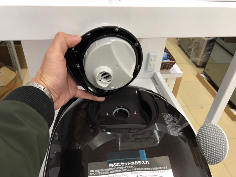 Nồi cơm điện Zojirushi NP-ZC18-TD cao tần IH và có áp suất