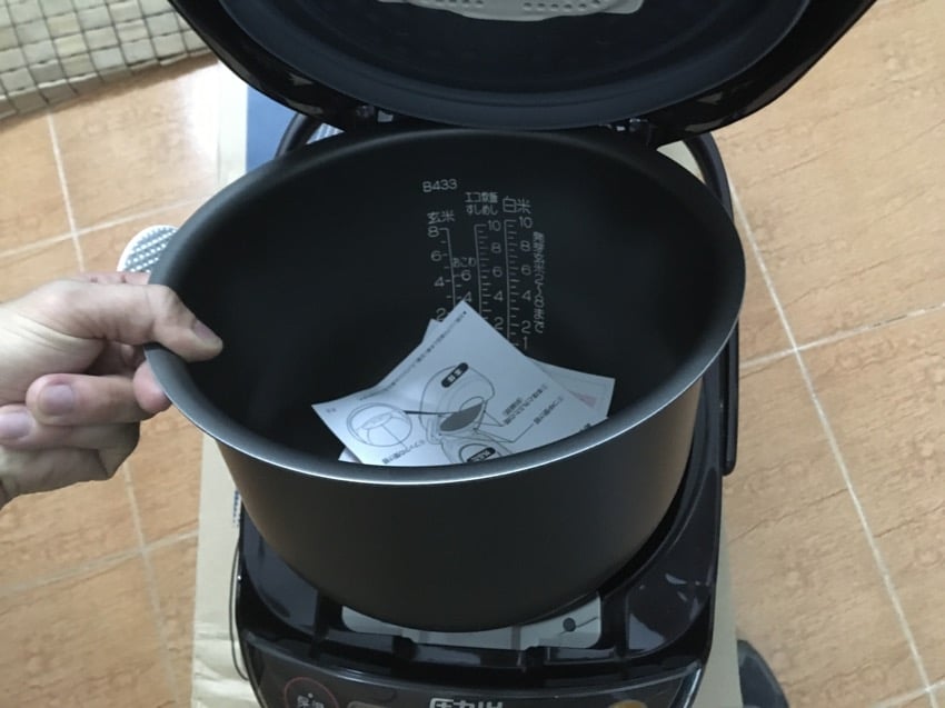 Nồi cơm điện ZOJIRUSHI NP-ZF18-TD với cao tần IH và áp suất