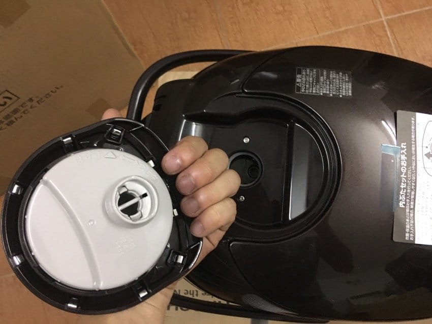 Nồi cơm điện ZOJIRUSHI NP-ZF18-TD với cao tần IH và áp suất