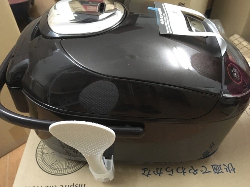 Nồi cơm điện ZOJIRUSHI NP-ZF18-TD với cao tần IH và áp suất