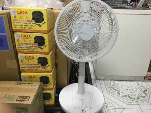 Quạt điện toshiba f-als60 có điều khiển từ xa cánh rộng 30cm màu trắng