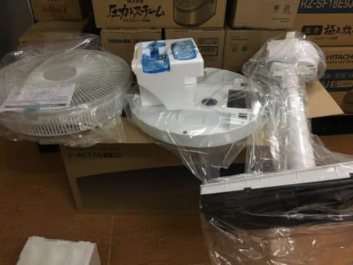 Quạt điện toshiba f-alt55-w với 7 cánh 30cm siêu êm với điều khiển từ xa