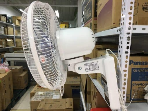 Quạt điện treo tường toshiba tlf-30r22-w gồm 7 cánh quạt đường kính 30cm