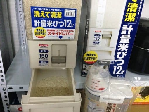 Thùng đựng gạo nhật nội địa loại 12kg, có lớp tráng phân tử bạc diệt khuẩn, lấy gạo tự động