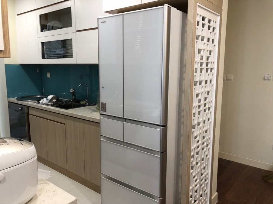 Tủ lạnh Hitachi R-XG5600G với 6 cửa mặt gương và hút chân không