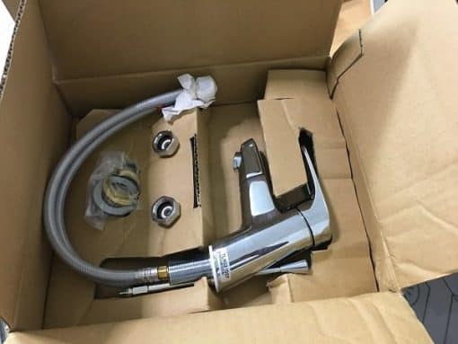 Vòi chậu rửa mặt toto tlhg31def xoay được đầu nước và có cần gạt thoát nước đi kèm