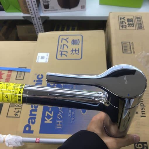 Vòi rửa bát nhà bếp toto tks05304j với nút chỉnh nước ngay tại đầu vòi