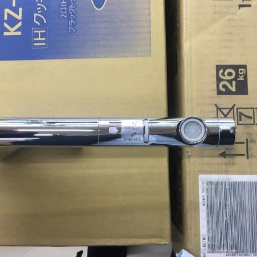 Vòi rửa bát nhà bếp toto tks05304j với nút chỉnh nước ngay tại đầu vòi