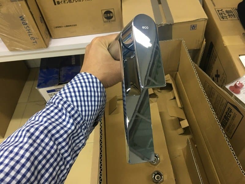 Vòi rửa mặt TOTO TLCF31EL có trộn nước và đấy thoát nước