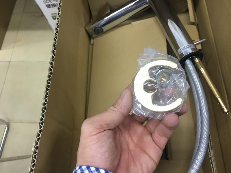Vòi rửa mặt TOTO TLCF31EL có trộn nước và đấy thoát nước