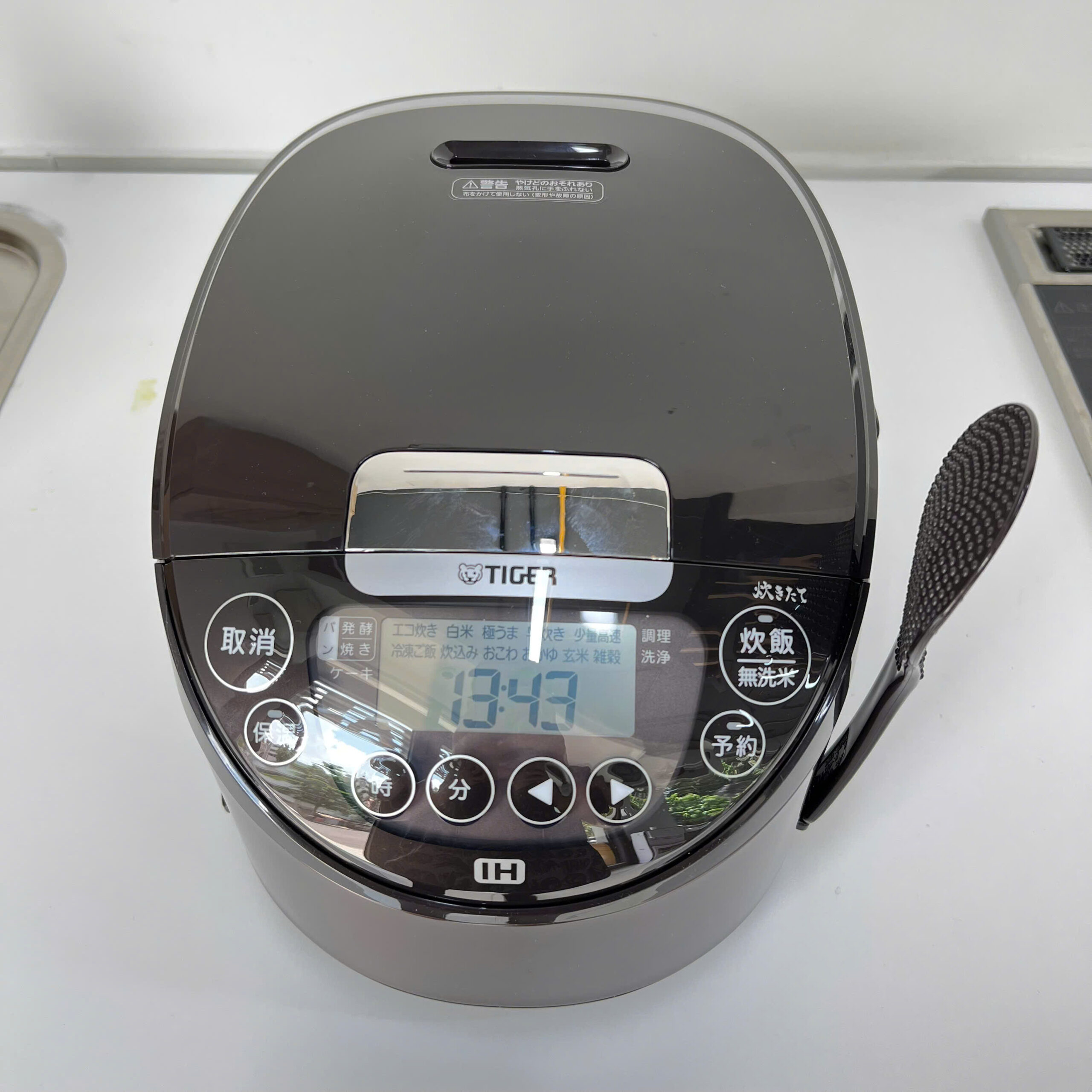 Nồi cơm Tiger JPW-D100T dung tích 1lít