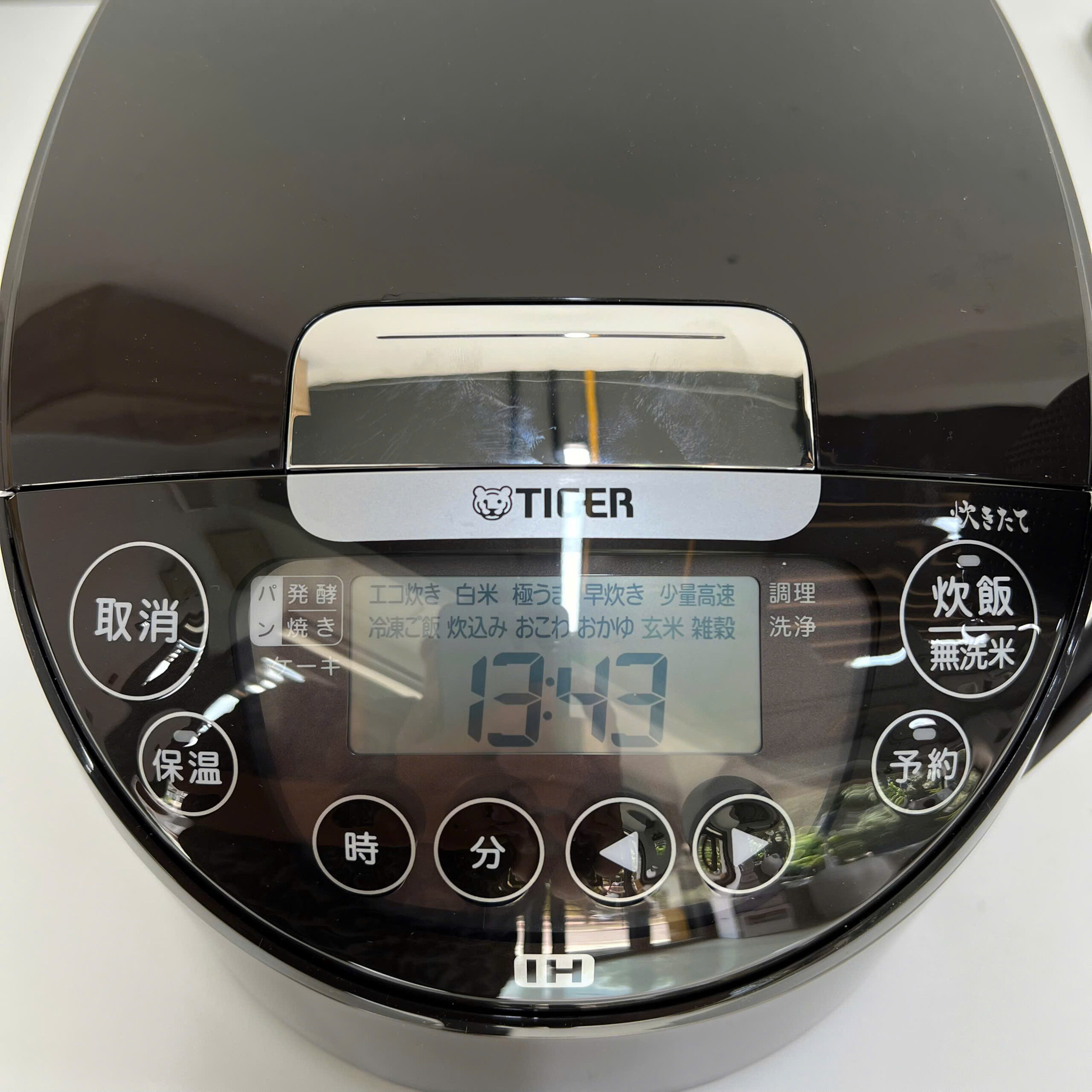 Nồi cơm Tiger JPW-D100T dung tích 1lít
